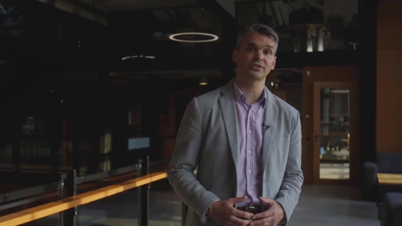 SuperOffice presenter video thumbnail